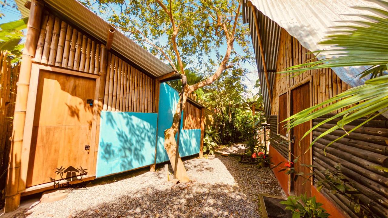 The Mudhouse Hostel Момпиче Екстериор снимка