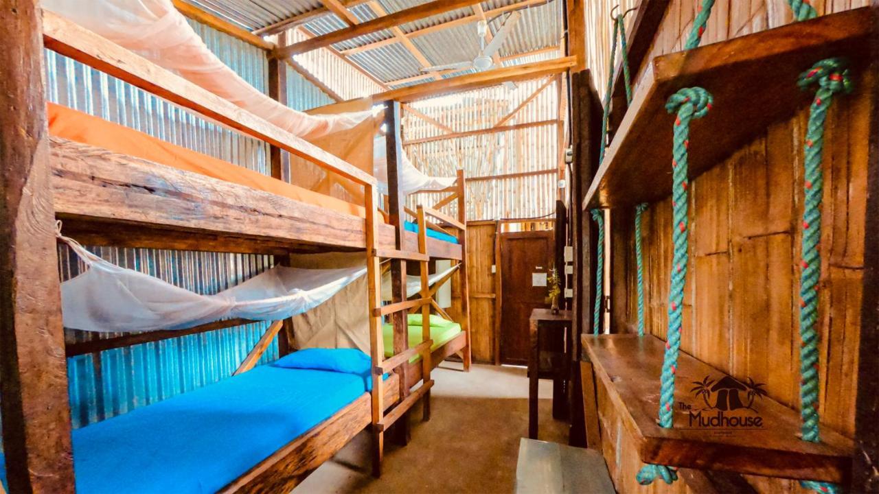 The Mudhouse Hostel Момпиче Екстериор снимка