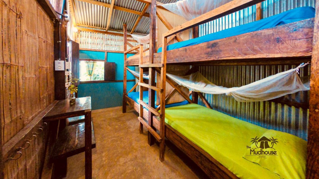 The Mudhouse Hostel Момпиче Екстериор снимка