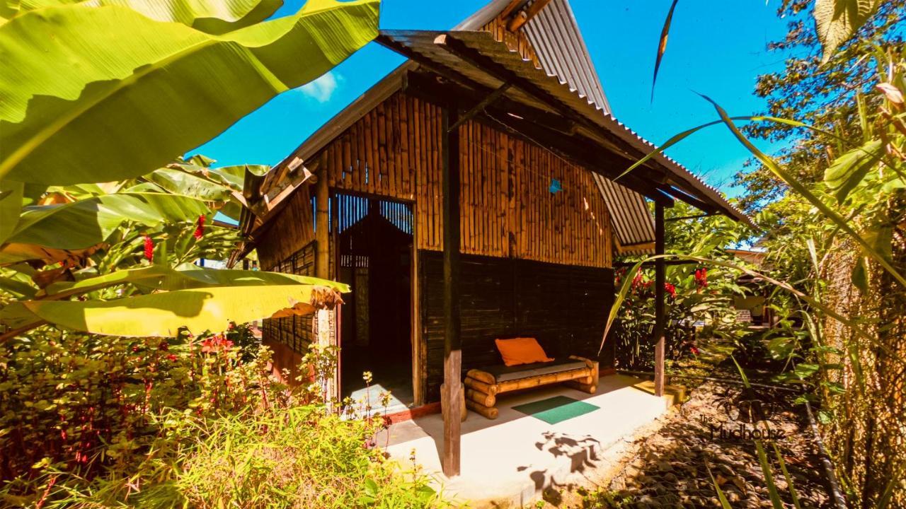 The Mudhouse Hostel Момпиче Екстериор снимка