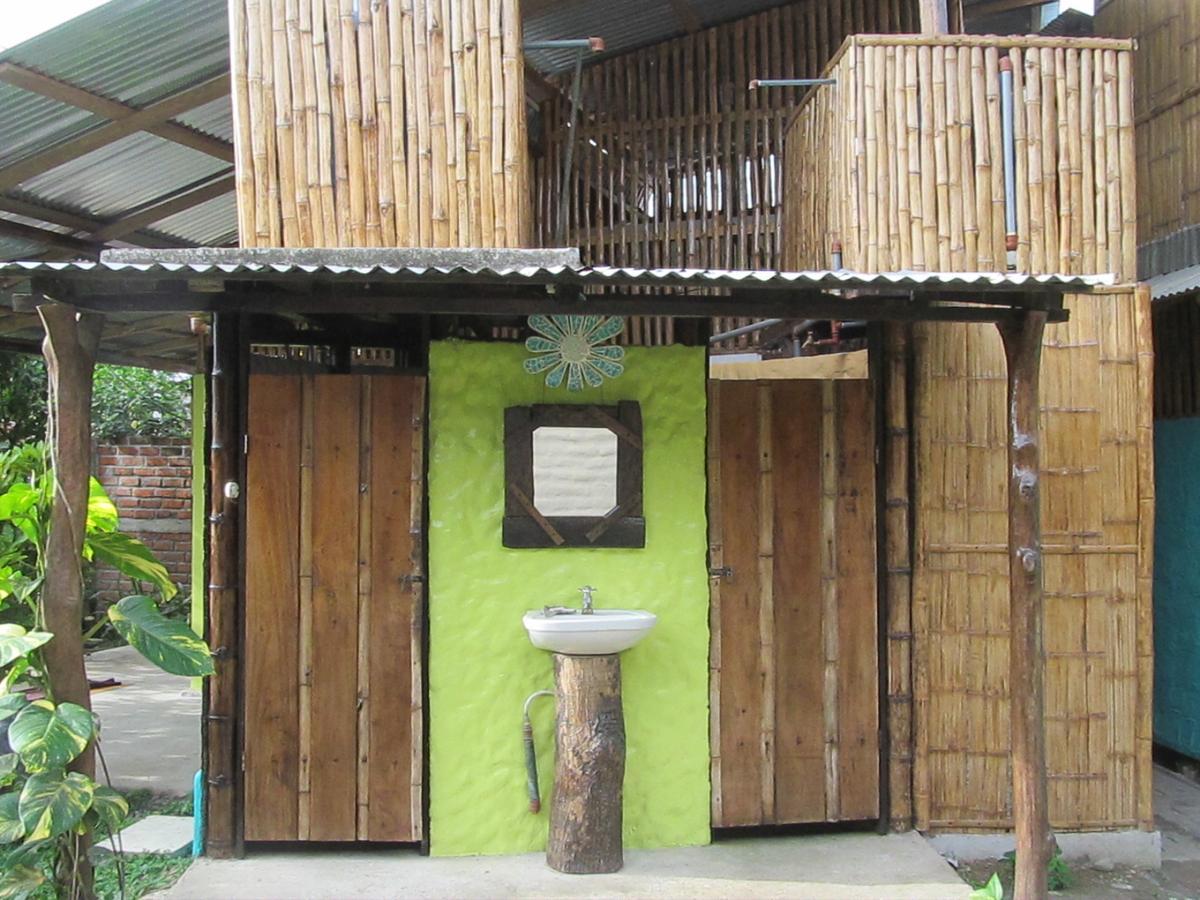 The Mudhouse Hostel Момпиче Екстериор снимка